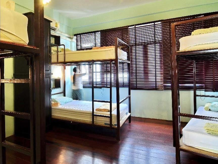 Niras Bankoc Hostel Bangkok Exterior foto