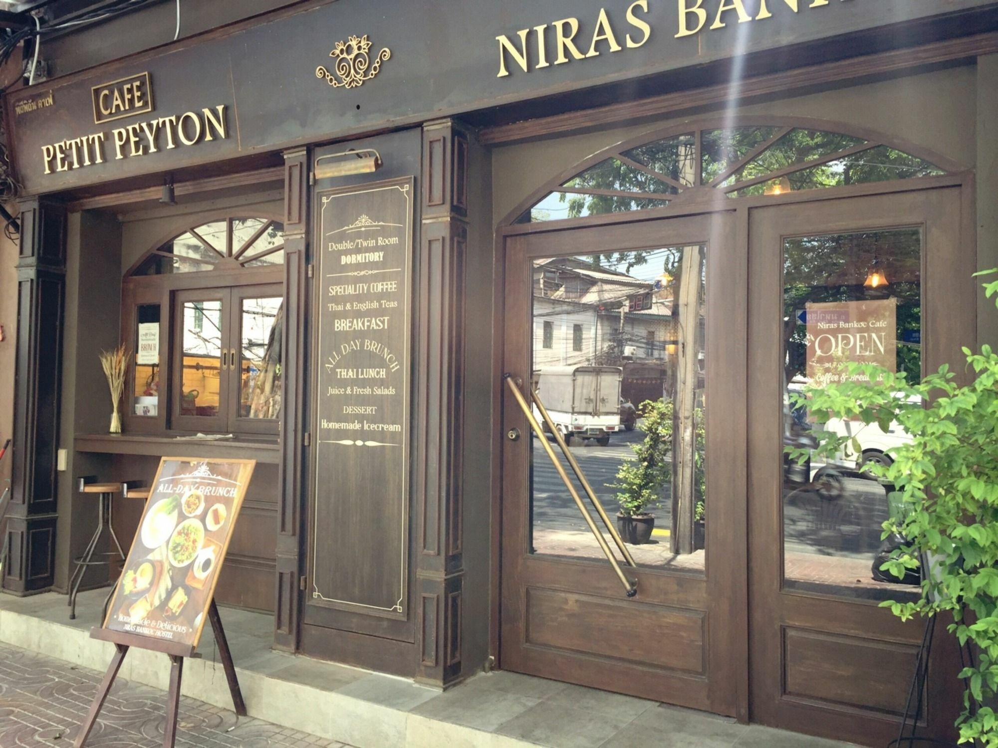 Niras Bankoc Hostel Bangkok Exterior foto